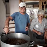 En cuisine tout le monde s’active